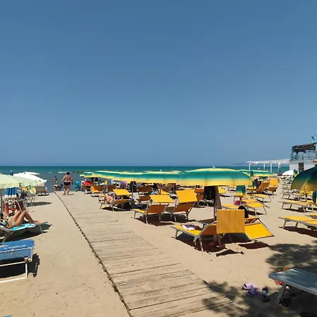 Stylish Near The Beach- Modern & Comfort Apartment *