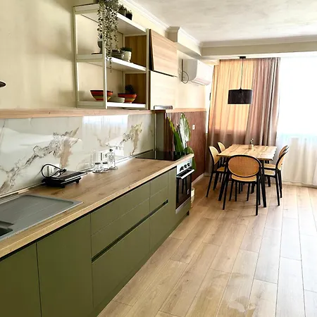Stylish Near The Beach- Modern & Comfort Apartment
