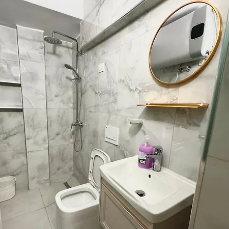 Apartment Stylish Near The Beach- Modern & Comfort