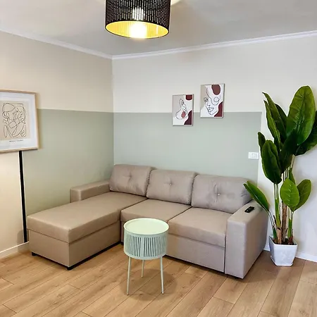 Apartment Stylish Near The Beach- Modern & Comfort *