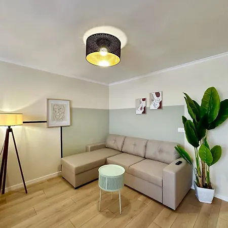 Stylish Near The Beach- Modern & Comfort