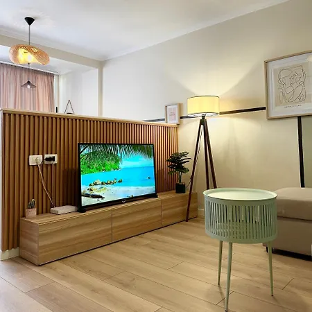 Apartment Stylish Near The Beach- Modern & Comfort