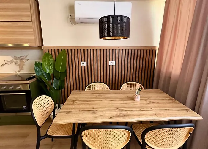 Stylish Near The Beach- Modern & Comfort *